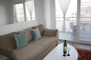Luxury Apartment, 50m BEACH, 2 bedrooms, 1living room, 2 bathrooms, SELF CHECK-IN